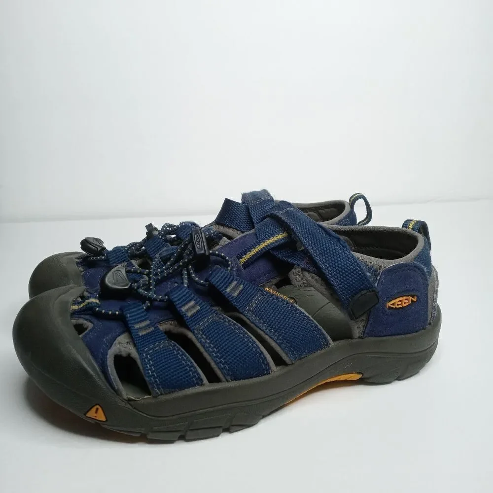 Keen sandals boy size 4